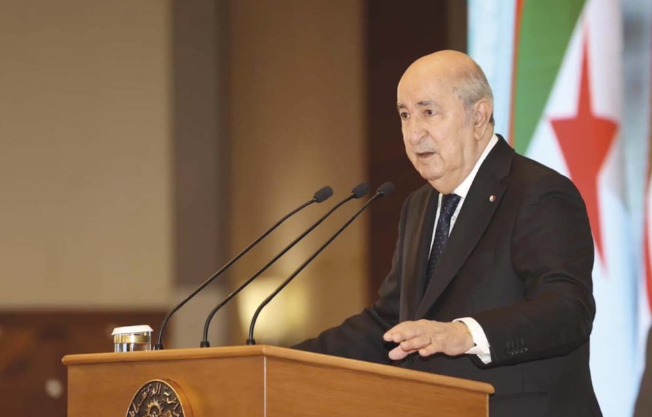 UnionAlgerienne's tweet photo. 🇩🇿🎙️ Le président Tebboune :

« J’invite les Algériens établis à l’étranger à investir dans leur pays. La loi sur l’investissement ne changera pas avant dix ans.

Nos jeunes sont intègres, ont les mains propres et ne se livrent pas à la surfacturation (corruption). » https://t.co/dgvUxzNoe6
