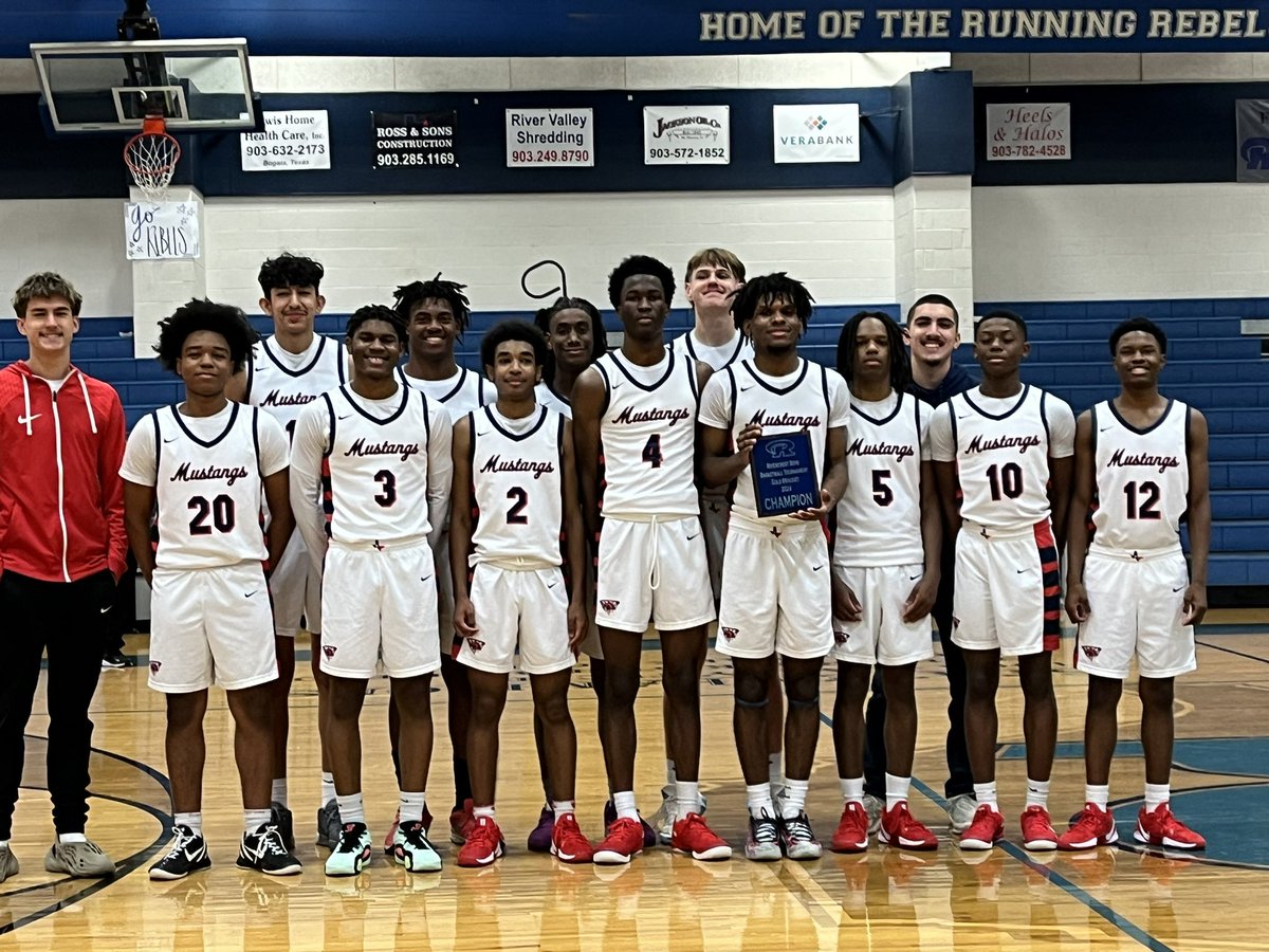 Great team 🏀 this weekend with EVERYONE contributing! Proud of the wins but more proud of all the fans, coaches and workers that complimented our kids on how they represented themselves on and off the court!! #TLLU #TBFC