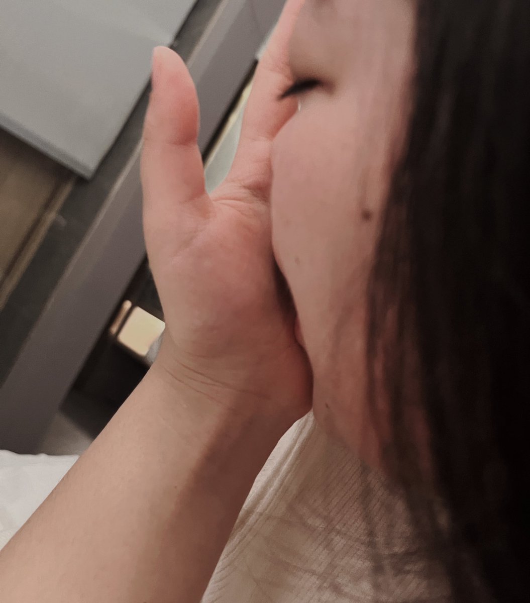 很乖的宝宝 手伸着 跟小狗狗一样舔舐 #女同性恋 #情侣日常