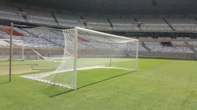 caio_warriors's tweet photo. Rede véu de noiva.

Fazem estadio novo de bilhão de reais e colocam essa merda de 1990, inventaram que essa merda é bonita só por saudosismo, ai a estetica dos jogos fica parecendo anos 80/90 ao invés de algo moderno.

Não tem UM lugar do mundo que usa isso, só no atrasado Brasil https://t.co/HwOwFydHKh