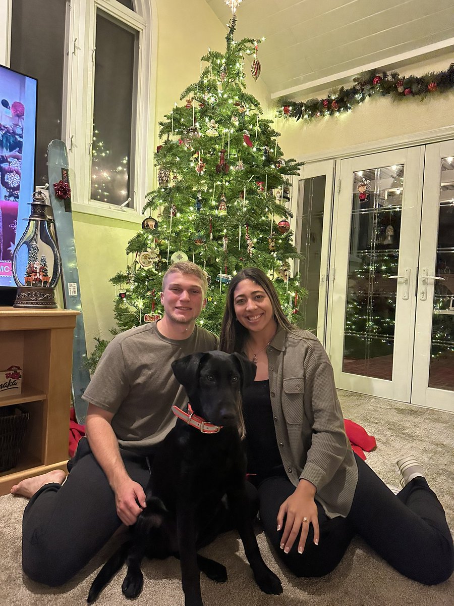 These past two weeks have been nothing but a dream. Thankful for my Fiancé and of course my family. Happy New Year everyone!! ❤️❤️❤️