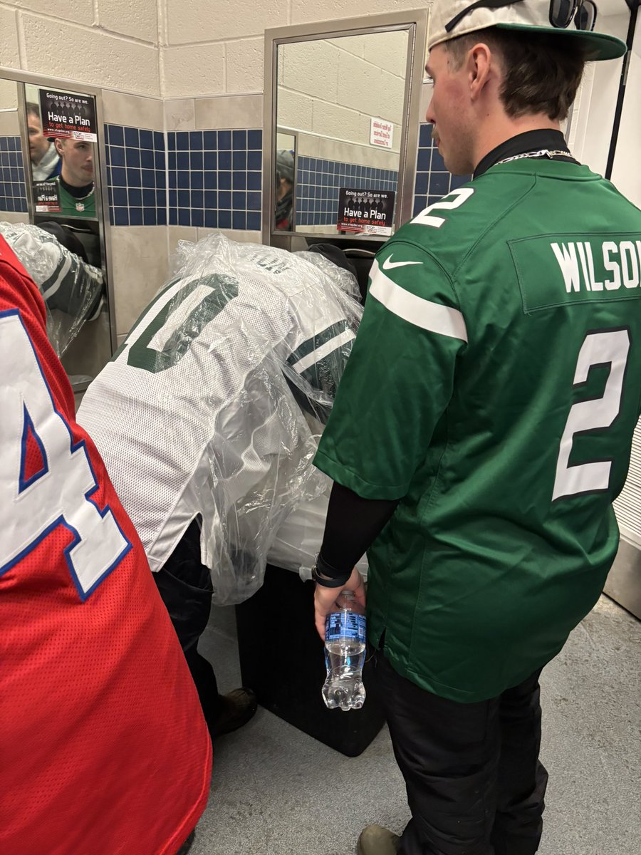 mdevine29's tweet image. I’d be sick to my stomach being a Jets fan watching this team too @KFCBarstool