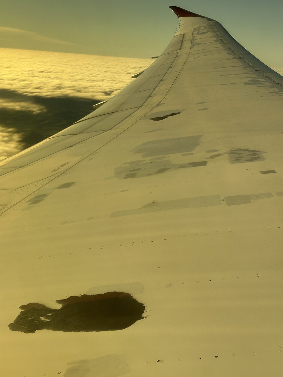 LeeWilliams's tweet photo. @VirginAtlantic hey Team, VS105 - excruciatingly dirty plane, armrest broken, window filthy with forehead marks, screen had a huge boogie on it, the window shade button was completely missing and your wing could do with a lick of paint. Not great for Premium. https://t.co/2UyyyR947H