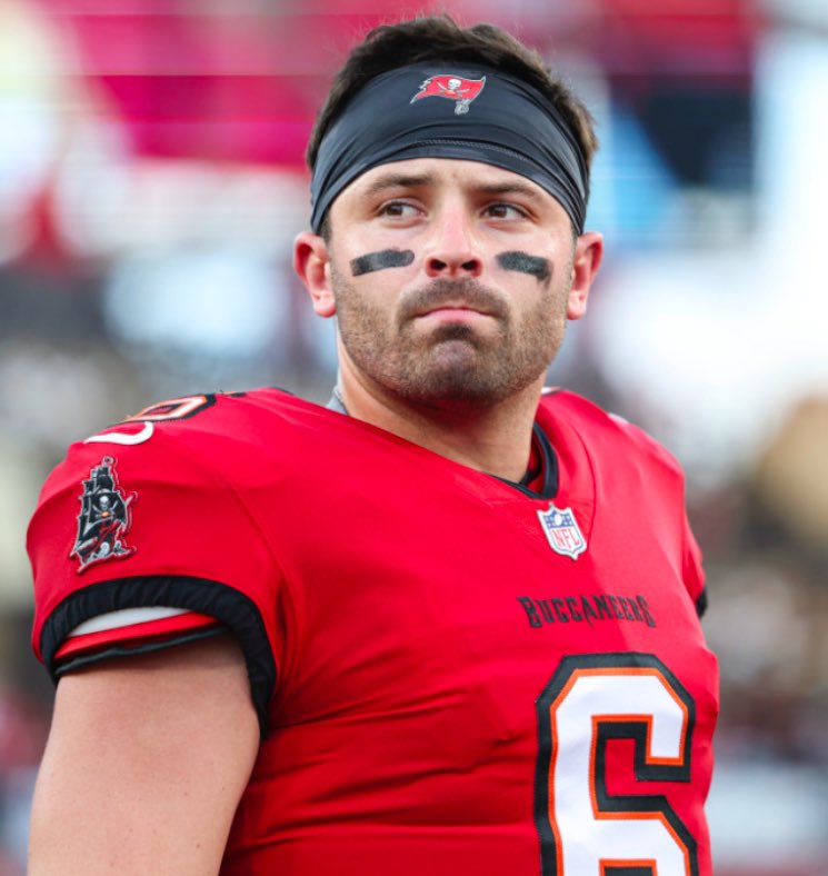 SportsDSD_'s tweet photo. Reason #76,381 why NFL divisions are dumb:

Tampa Bay Buccaneers are 38-28 since 2021. 
They won 4 Straight NFC South Titles and will have 5 Home Playoff Games

Pittsburgh Steelers are 38-28-1 since 2021, will have 0 AFC North Division titles and Zero home playoff games https://t.co/oNCRYQX2YQ