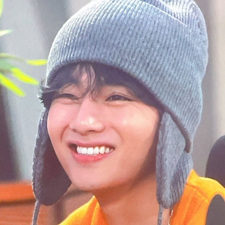 lvhacker_'s tweet image. feliz aniversário pro meu sorriso quadrado favorito, eu te amo tanto 💜💜🥹
