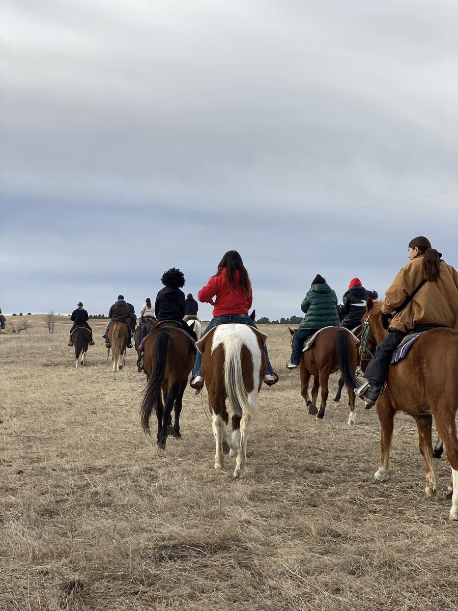 HaidaPrincess's tweet photo. ๐ชถ๐๐พ'Dec 29: TashinaSapa Thunder Hawk: Riders leaving #WoundedKnee to Pine Ridge. 134 yrs ago on this day, more than 300 Lakota men, women, & children were disarmed and murdered by the 7th Calvary of the US near Wounded Knee Creek..'
(#Photos: Dec 29, 2024)
#FutureGenerationsRide https://t.co/ABDac9P04Q