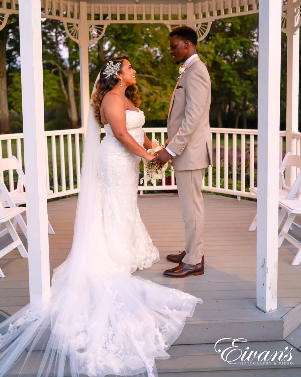 Eivans's tweet photo. Because your wedding day deserves to be remembered beautifully. 💕✨ Book your photography today and enjoy a special coupon! Visit our bio for more details. 
.
.
.
#wedding #bride #weddingphotography #couple 
#Love #JustMarried #weddingideas #eivansphotography https://t.co/Mw69DR44Kc