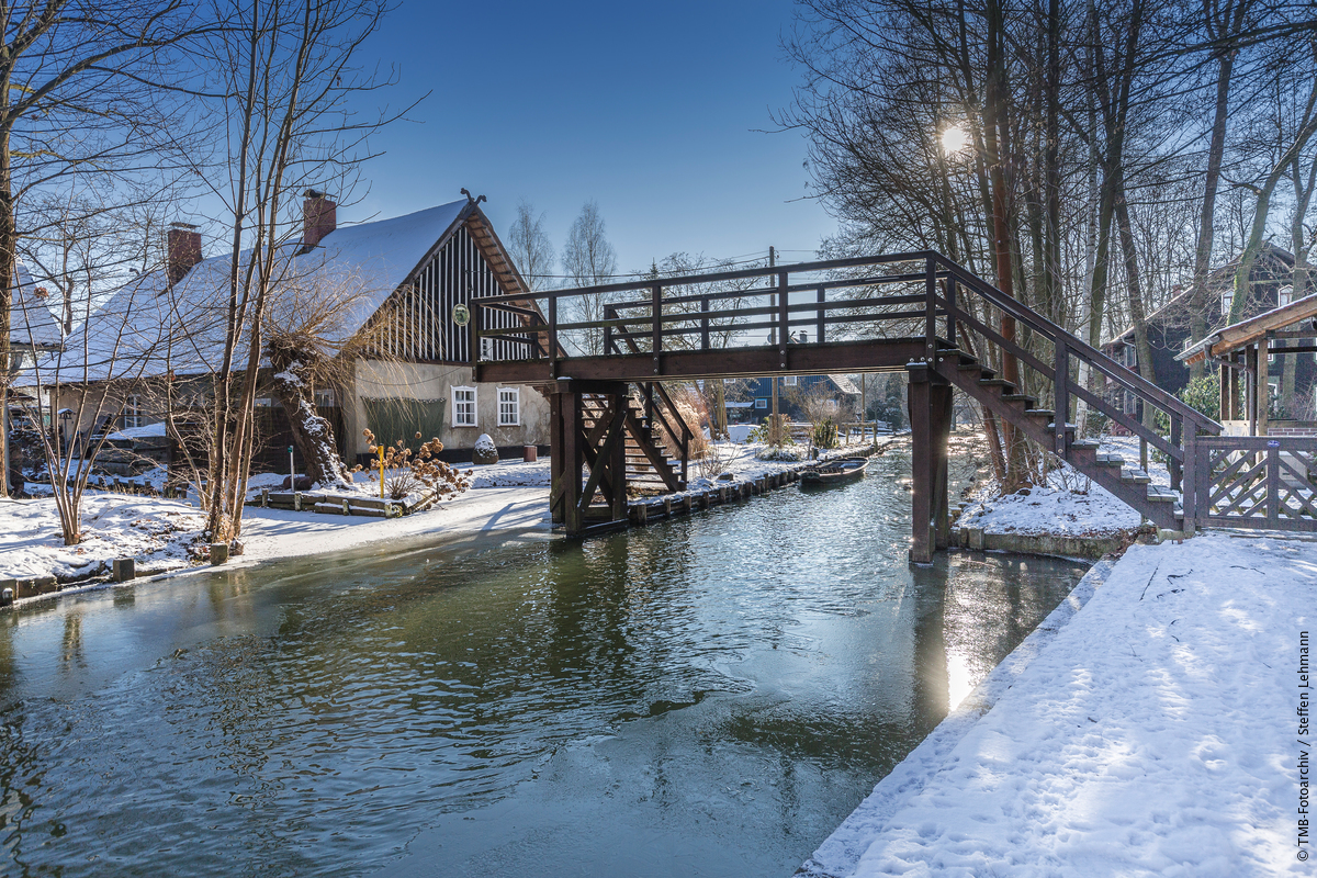 ❄️ Winter in the Spreewald ❄️
Snow-covered landscapes, peaceful waterways, and cosy villages—winter transforms the Spreewald into a magical wonderland. Who’s ready to explore this incredible UNESCO Biosphere Reserve? 🇩🇪✨ #VisitGermany