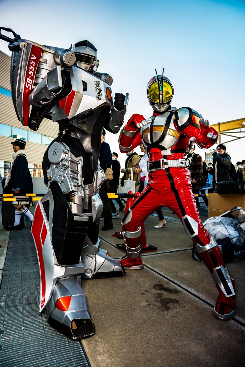 VALKEN_ZERO's tweet photo. 仮面ライダー555

仮面ライダー555ブラスターフォーム　ボーダレスさん　@border_less_

オートバジン　たろちんさん　@taro_rider

無事にお二人で撮ることが出来て良かった！

#C015 
#C105コスプレ 
#C105_cos https://t.co/h2DOVQ477W