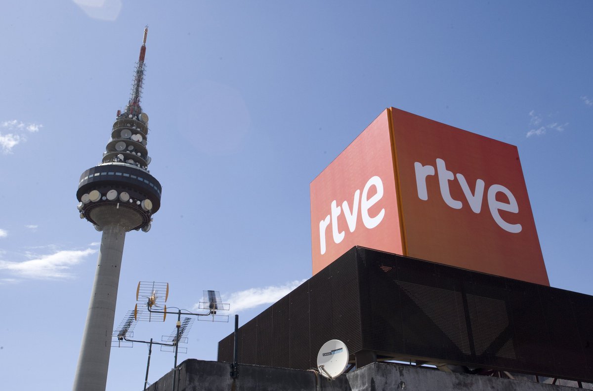 'La 1', 'La Primera', 'Radio Nacional', 'Radio 5 Todo Noticias'...  

RTVE vuelve a ser un cacao a nivel de marcas (again), así que como aficionado me he propuesto ver cómo construiría yo la nueva marca de la radio y tele públicasi fuese yo un profesional de esto

Abro hilo 🧵👇