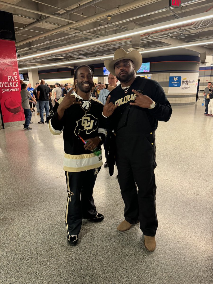 StarjielaFlo's tweet photo. Me &amp; OG Kenny Rock!🫡💪🏾💯 #UpThaSko🦬 #ThemTexasBoyz #He12man #CoachPrime #AlamoBowl🏈 https://t.co/9JtebMZP8a