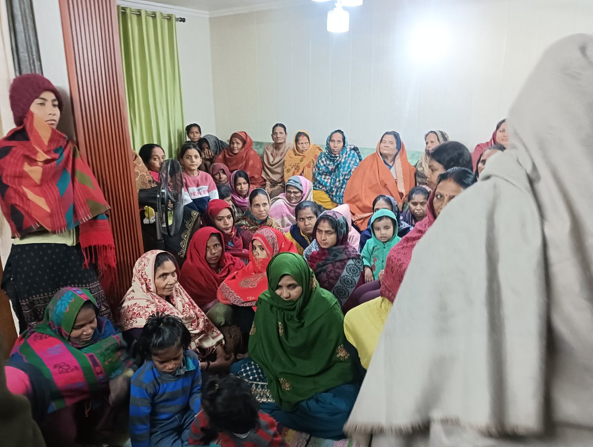 AapYash's tweet photo. @ArvindKejriwal , महिला जागृति अभियान बुराड़ी विधानसभा , महिलाओं के अधिकारों को लेकर महिलाओं के सम्मान तक वह रोजगार पर चर्चा नशे पर चर्चा https://t.co/aY9qGBSip0