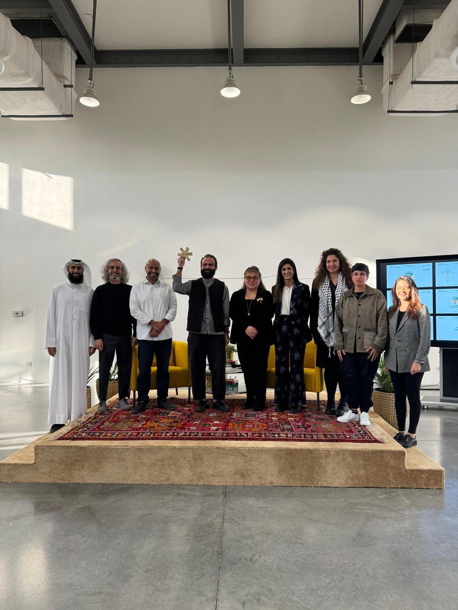 trbwyah's tweet image. تحت رعاية وحضور القائم بأعمال عميد كلية العمارة في #جامعة_الكويت د. عادل المؤمن، استضافت الكلية المصمم محمد شرف للحديث عن مبادرة الهوية البصرية لشعار دولة الكويت.

#kuniv