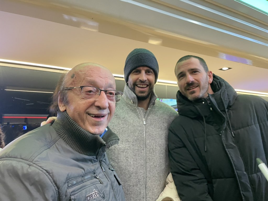 Luciano Moggi (@lucianomoggi) on Twitter photo Vai a vedere la #Juve e trovi la #kingsleague.
#juventus #Pique #bonucci #JuveFiorentina #seriea #kingsleagueitalia <a href="/3gerardpique/">Gerard Piqué</a> <a href="/bonucci_leo19/">Leonardo Bonucci</a> <a href="/KingsLeague_IT/">Kings League Lottomatica.sport Italy</a> Vai a vedere la #Juve e trovi la #kingsleague.
#juventus #Pique #bonucci #JuveFiorentina #seriea #kingsleagueitalia <a href="/3gerardpique/">Gerard Piqué</a> <a href="/bonucci_leo19/">Leonardo Bonucci</a> <a href="/KingsLeague_IT/">Kings League Lottomatica.sport Italy</a>