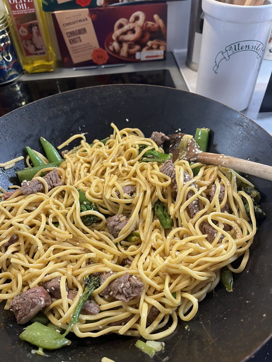 AmandaHLondon's tweet photo. A favourite recipe from a friend of mine who was a Masterchef 1/4 Finalist- perfect for these days between, when we want something delicious, fresh, quick to prepare with lots of vegetables & a Chilli hit!
Honey & Sesame Beef Noodles
Thanks Graham! x
#Dinnerfortonight https://t.co/d6Sdeux5yd
