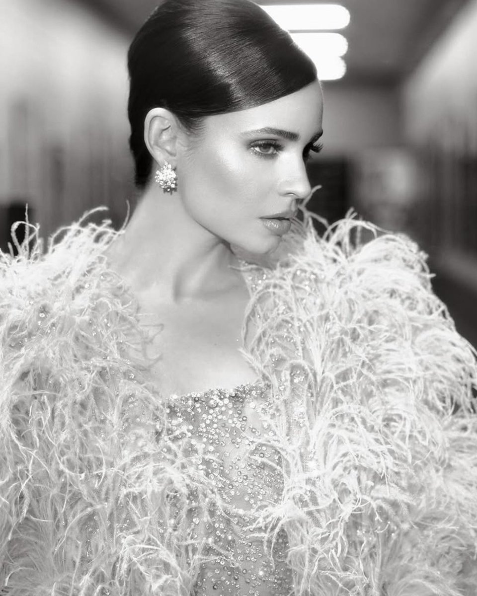 ElieSaabWorld's tweet image. Radiant @SofiaCarson performed at the @RecordingAcad alongside legendary @AndreaBocelli in an Haute Couture Autumn Winter 2024-25 look.

#SOFIACARSON
#ELIESAAB