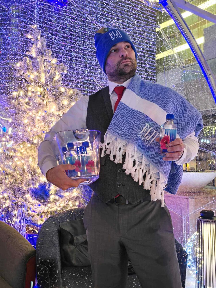 gshutter's tweet photo. Thank you @FIJIWater and @BorgataAC for the amazing bubble experience on the Moondeck in Atlantic City!! The food and drinks were amazing! https://t.co/2x1VmkQz0Z