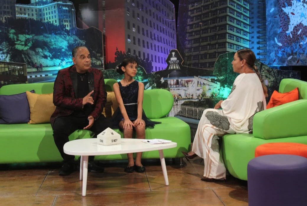 Feliz aniversario a ese gran colectivo de 23 y M encabezado por nuestra gran Edith Massola y todo el equipo de realizacion a traves de estos 26 años!Donde si no!
#23ym
#edithmassola
#maikelblancoysusalsamayor
#orlsnfomaracavalle
#cameratacortés
#joseluiscortés