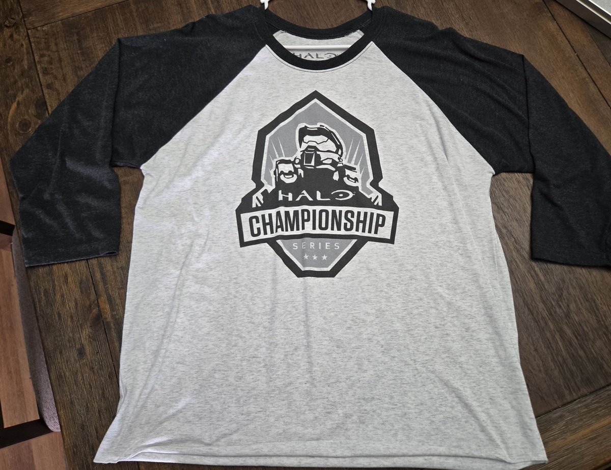 MattyRums's tweet photo. Decluttering and put up some Halo/HCS shirts for sale that have been sitting on hangers in my closet for a while if anyone's interested. More at the link: https://t.co/GaOIfPQKVb https://t.co/opu4HBGwwD