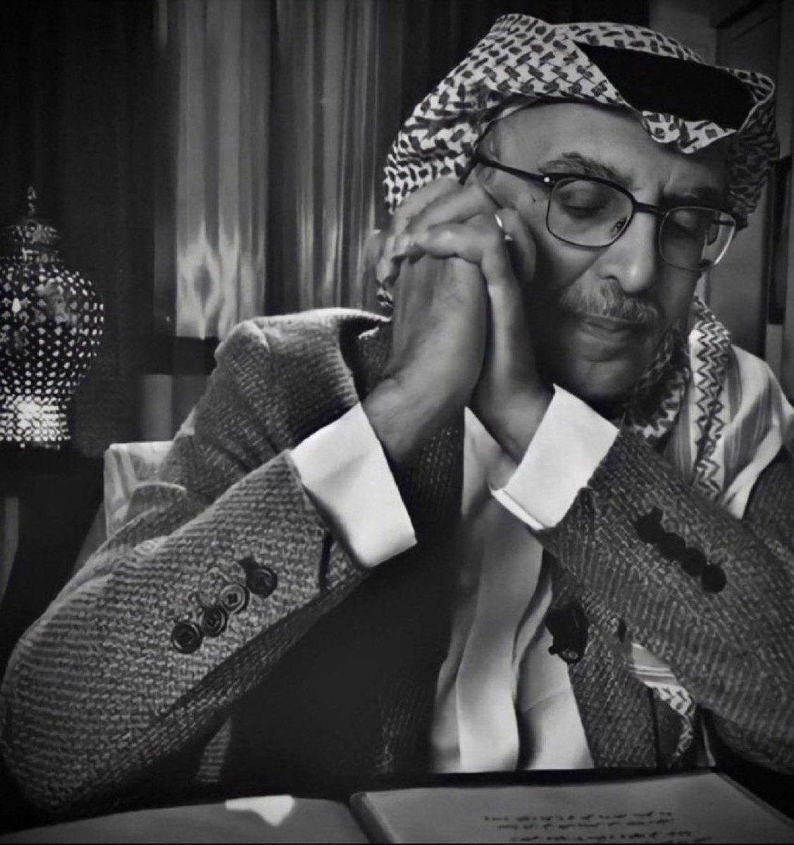 مابغيتك من فراغ ولا تمنيتك عبث 
ولا ابي لك نهـاية ولا ادور لك بديل