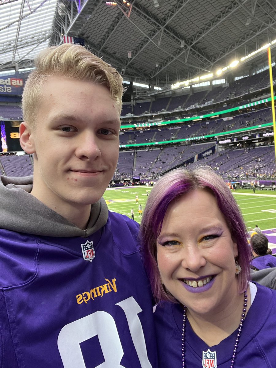 01Purplelicious's tweet photo. #borderbattle #skol #happygameday https://t.co/Rrzccho462