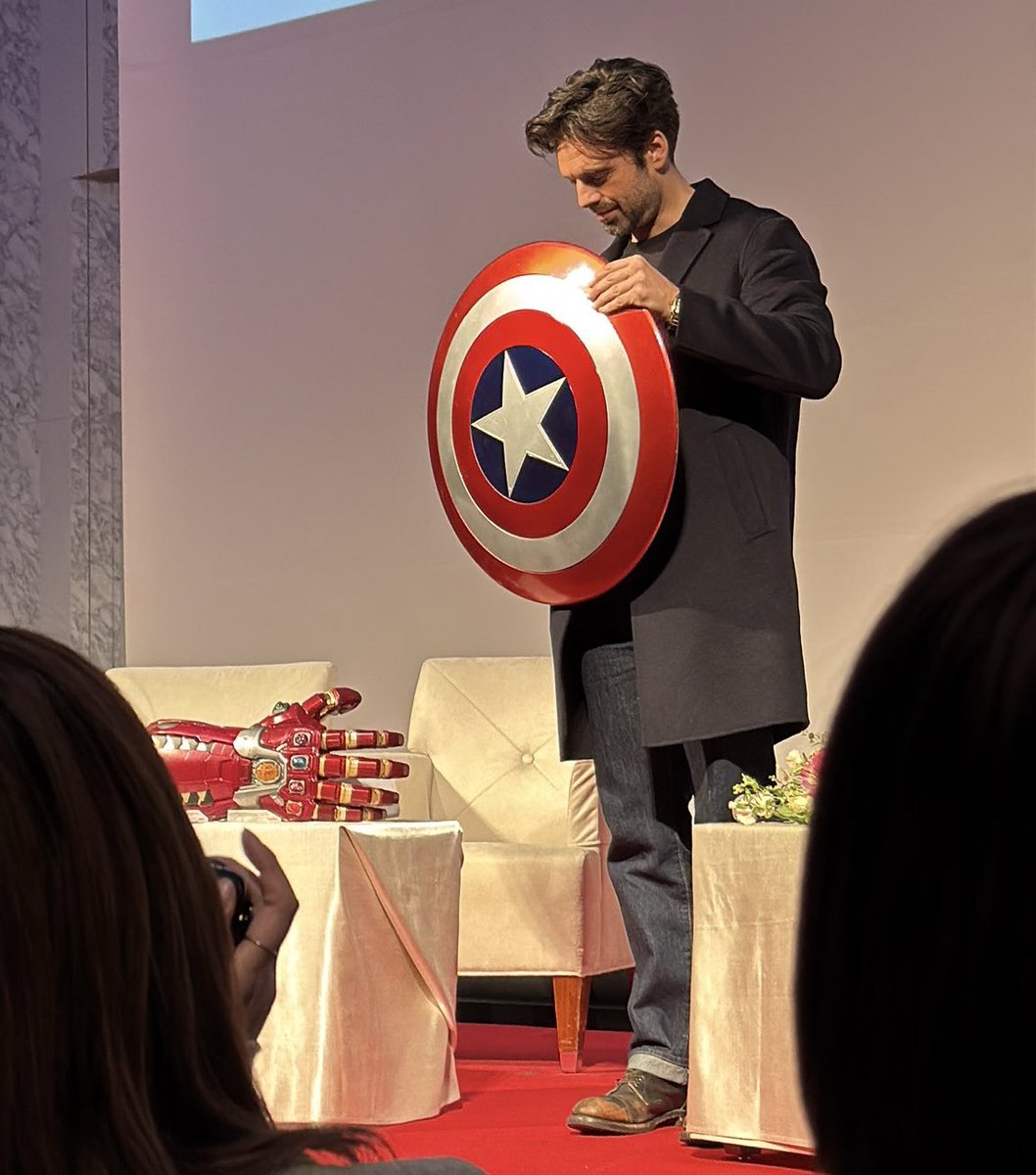 セバスチャンスタン　Sebastian Stan コミコン　サイン　Marvel Tokyo Comic Con 2024 After Christmas Sebastian Stan Photograph