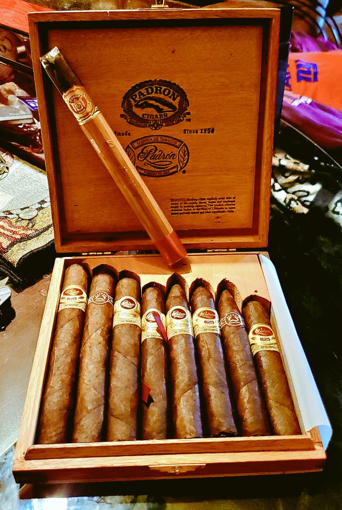 NauPolo's tweet image. So #Santa was late.
(#Fuente Añejo + #Padrón)!😳?
 Apologies accepted: all is forgiven!😁👍🏽