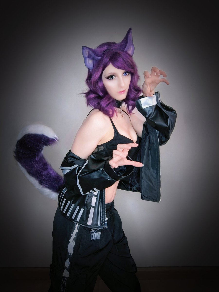 SakuraKazeCos's tweet photo. Noone reads the discription anyway
Ears And tail by _hasenwerkstatt_ (Insta)

 #streetstyle #casualshooting  #photoshoot #outdoorshooting #europeangirl #purplehair #wig  #purpleeyes #techwear #techwearfashion #wannabemodel #makeup #posing #photooftheday #cosplayer https://t.co/qKvMKntJQf