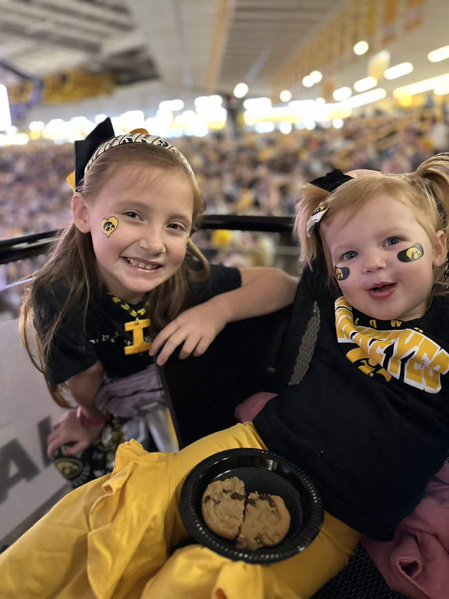 jsfix60's tweet image. Go Hawks! #fightforiowa #iowawbb