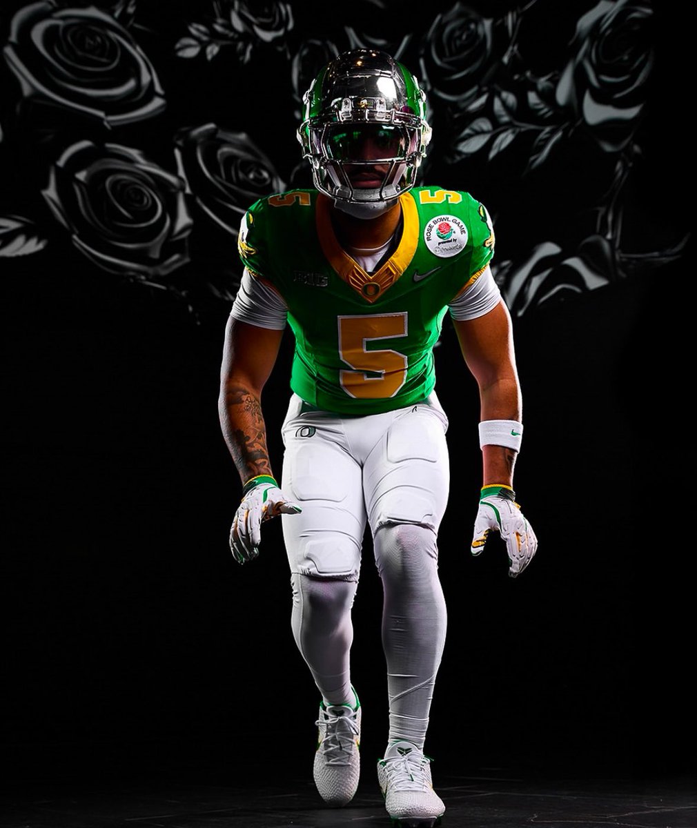 UNISWAG's tweet photo. The @rosebowlgame uni combo for @oregonfootball 

#uniswag https://t.co/ft97zq9o9t