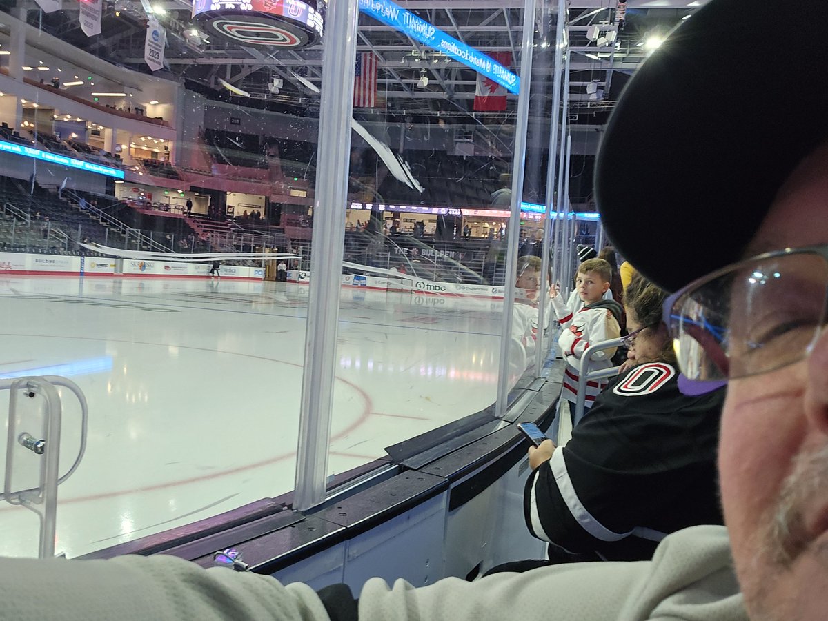 paulmcc55's tweet photo. @Mavpuck @OmahaHKY exhibition game between UNO and Manitoba- awesome upgrade to ice side seats - GO MAVS GET THE WIN - https://t.co/KxRN6tWokY
