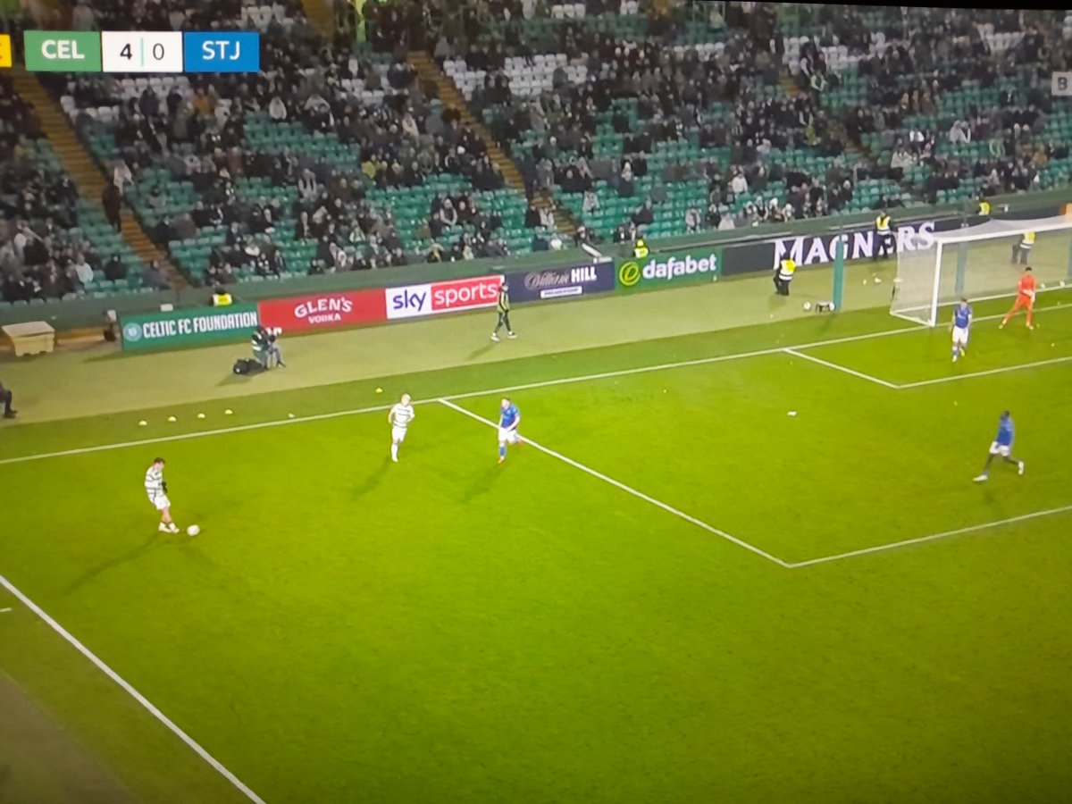 careysleftfoot's tweet photo. 4-0 up and yer stadium looks like this. Wow. https://t.co/X2t8XwVK70