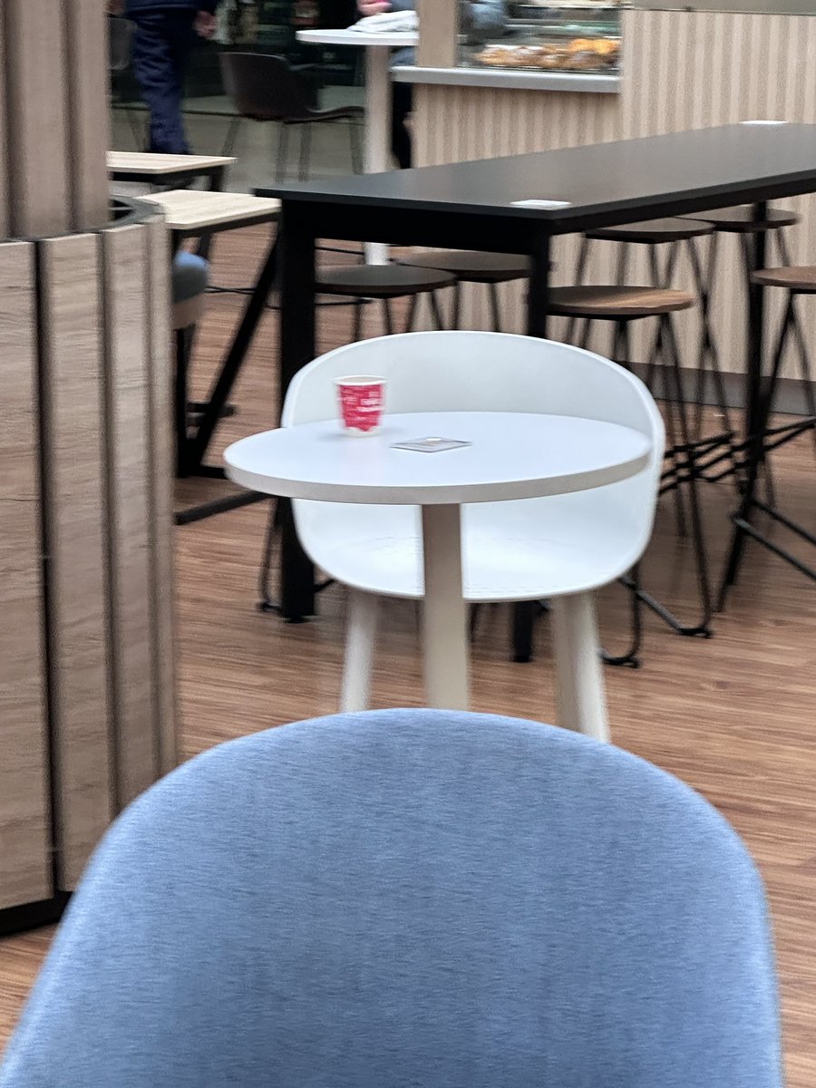 margaririco's tweet photo. Cuándo será ese cuando en el que en este país, la gente entienda que,TIENEN QUE BOTAR SU BASURA con sus manitas y que el hecho que hayan personas que colaboran para tenerles un espacio agradable NO SIGNIFICA QUE TENGAN QUE TIRARLES SU… https://t.co/wNRiAUGFdR