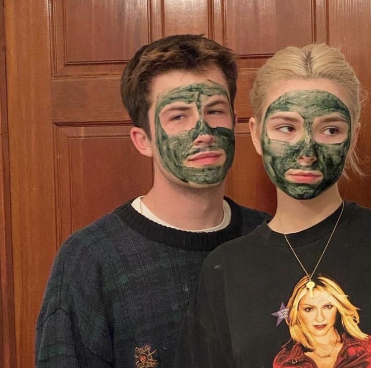 moonliqhtdrive's tweet image. rileyyork posted!

you’re so immensely talented and creative and I admire so much of what you do. I love you, neighbor. thanks for not killing me… yet. happy birthday, cami ♥️