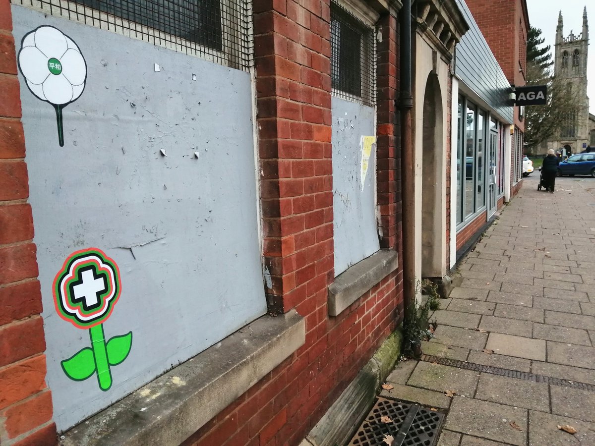 BytesSwiss's tweet photo. Peace flowers poking through the winter snow in Derby, UK... ๐๏ธ๐บ๐ฎโ๏ธ๐
.
.
.
#StreetArt #Street #Derby #Art #Peace #pasteup
#contemporaryart #urban #pasteups #flowers #peacepoppy #Ilovepasteups #photography #streetarteverywhere #wallart #artist #artwork #Derbystreetart https://t.co/HrDkW9xukw