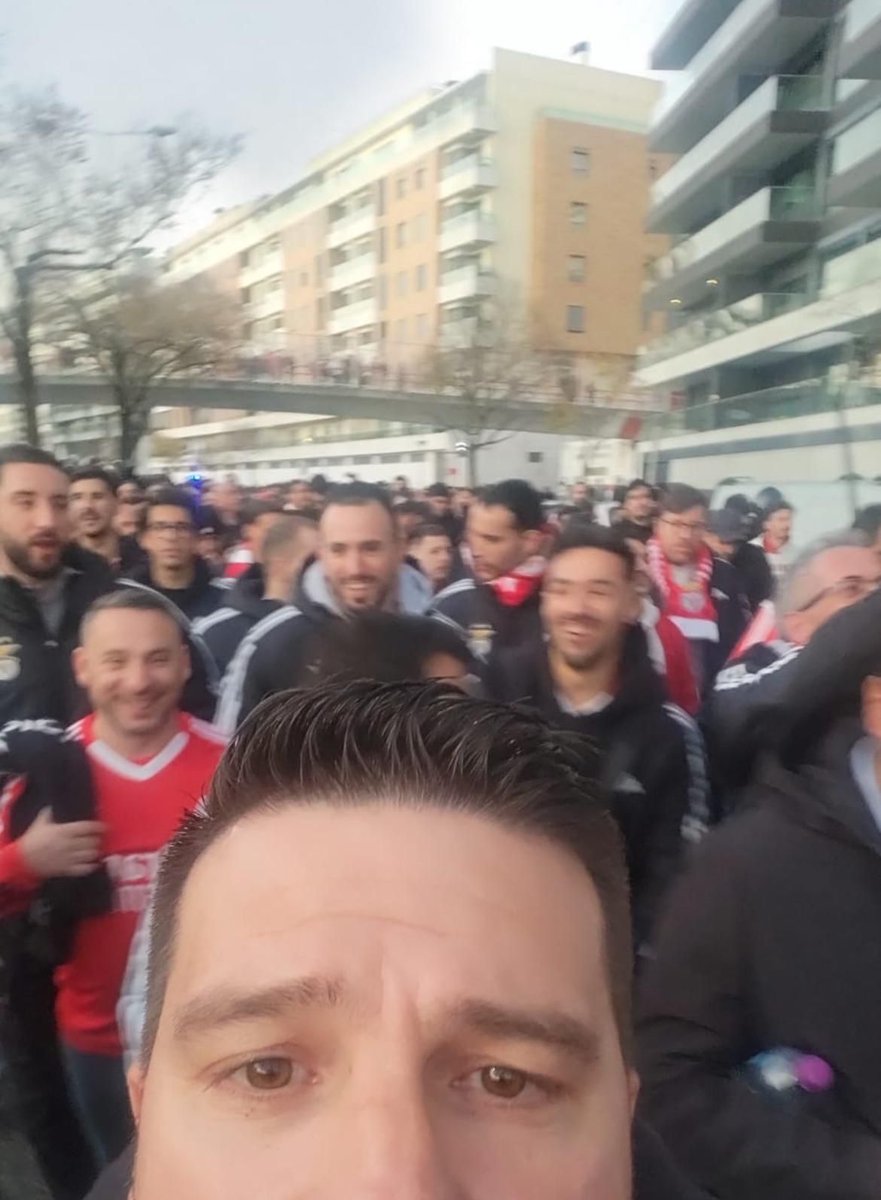 Todos rumo a Alvalade! Ganhamento!!
A equipa de hóquei já vai a caminho para apoiar... 

Carrega Benfica...#SejaOndeFor 🔴⚪️🦅