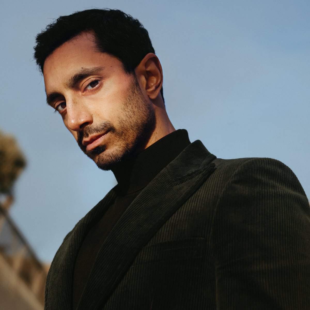 Este genio se enfrentó a Apple y ganó.

Construyó un imperio de 3.600 millones de dólares explotando la ÚNICA cosa que Apple pasó por alto.

¿Su secreto? Regalar su producto GRATIS.

Ahora LeBron, Phelps y Mahomes no pueden vivir sin su invento.

La historia no contada detrás de