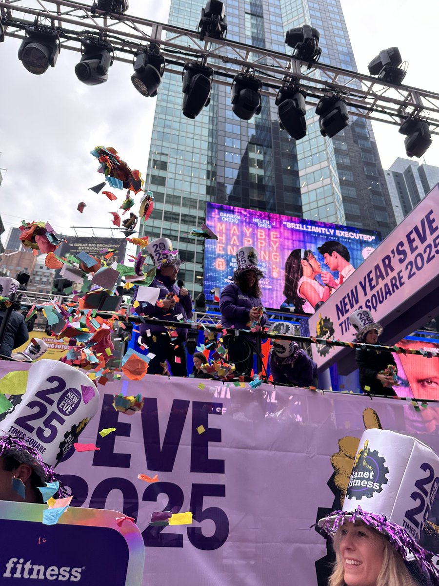 timessquareball's tweet photo. Today’s forecast: partly cloudy with a chance of confetti in Times Square! @PlanetFitness successfully tested the #NYE confetti today 🎉 https://t.co/fIm1JeYS2B
