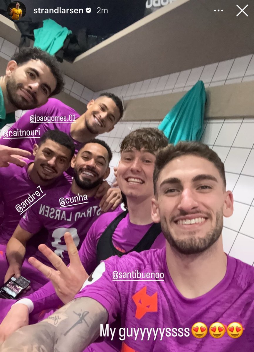📸 Selfie’s all round in the dressing room post match today. 

JSL just uploaded this to his IG story. 

#Wolves #wwfc