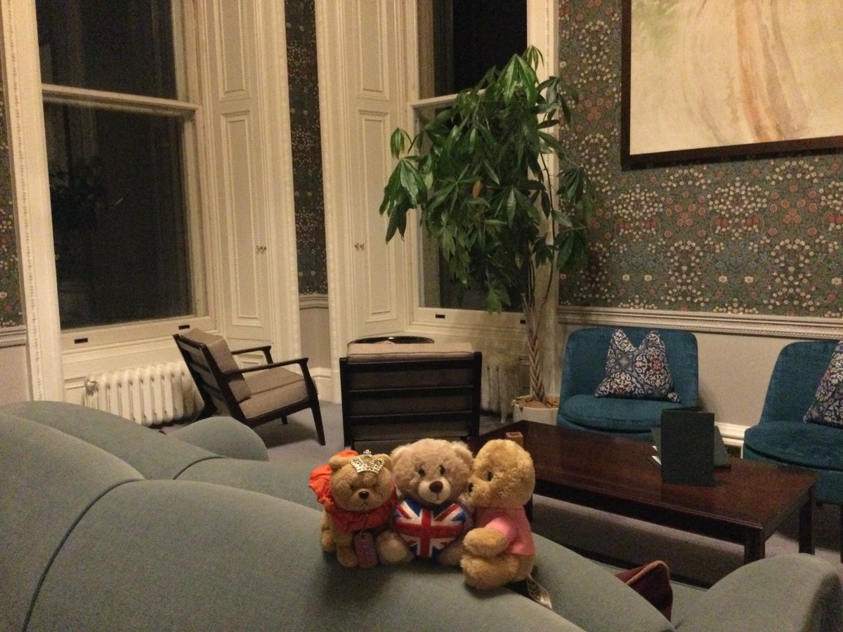 LondonChowClub's tweet photo. 2 mor small lounges @ #Warner #Heythrop da #manorhouse ; Mummy cud liv in 1 of ‘em. https://t.co/4FcHzbS1dL