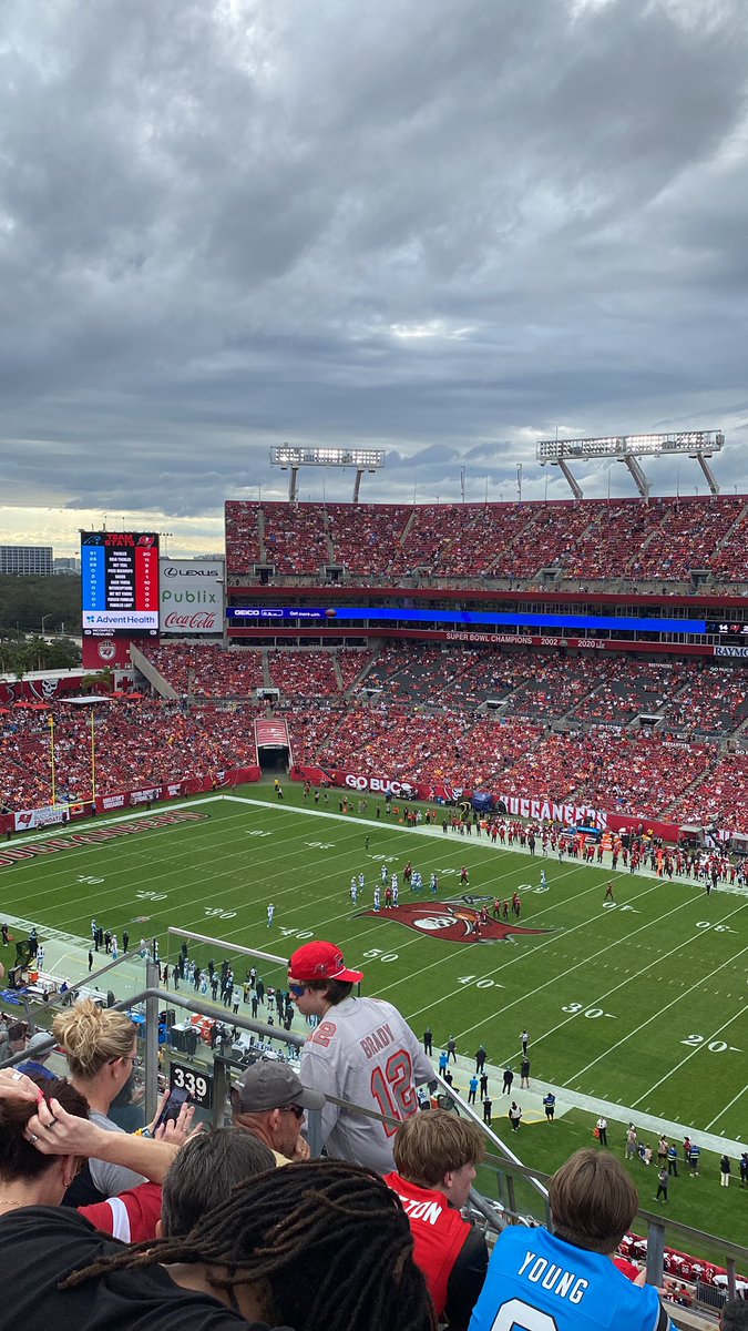 S21AJT's tweet photo. Good first half from our @Buccaneers now for more @MikeEvans13_ years please @BucsUK https://t.co/h9BbI7EjQQ