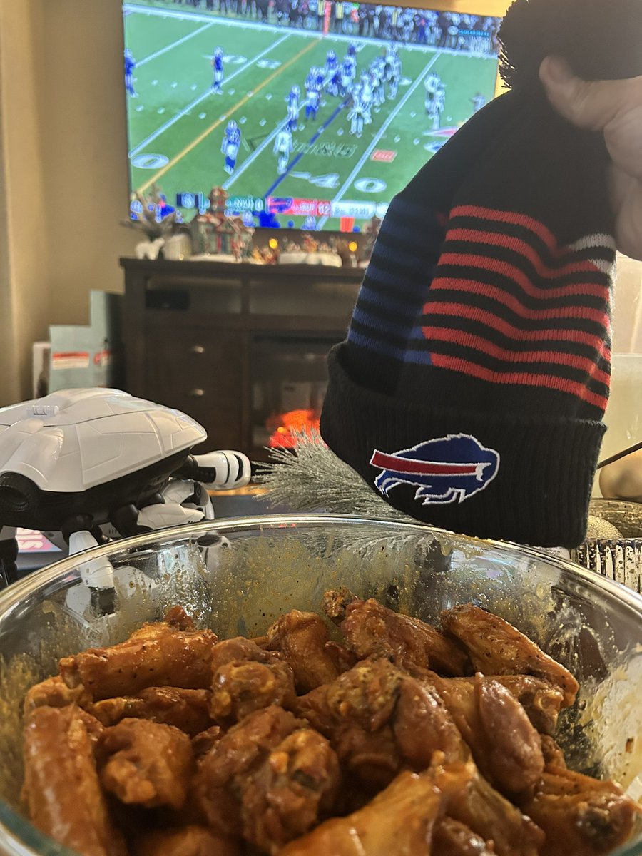 Carjack76's tweet photo. @FOXImpactoNFL #foximpactonfl LETS GO @BuffaloBills https://t.co/kgLLHVRsGv