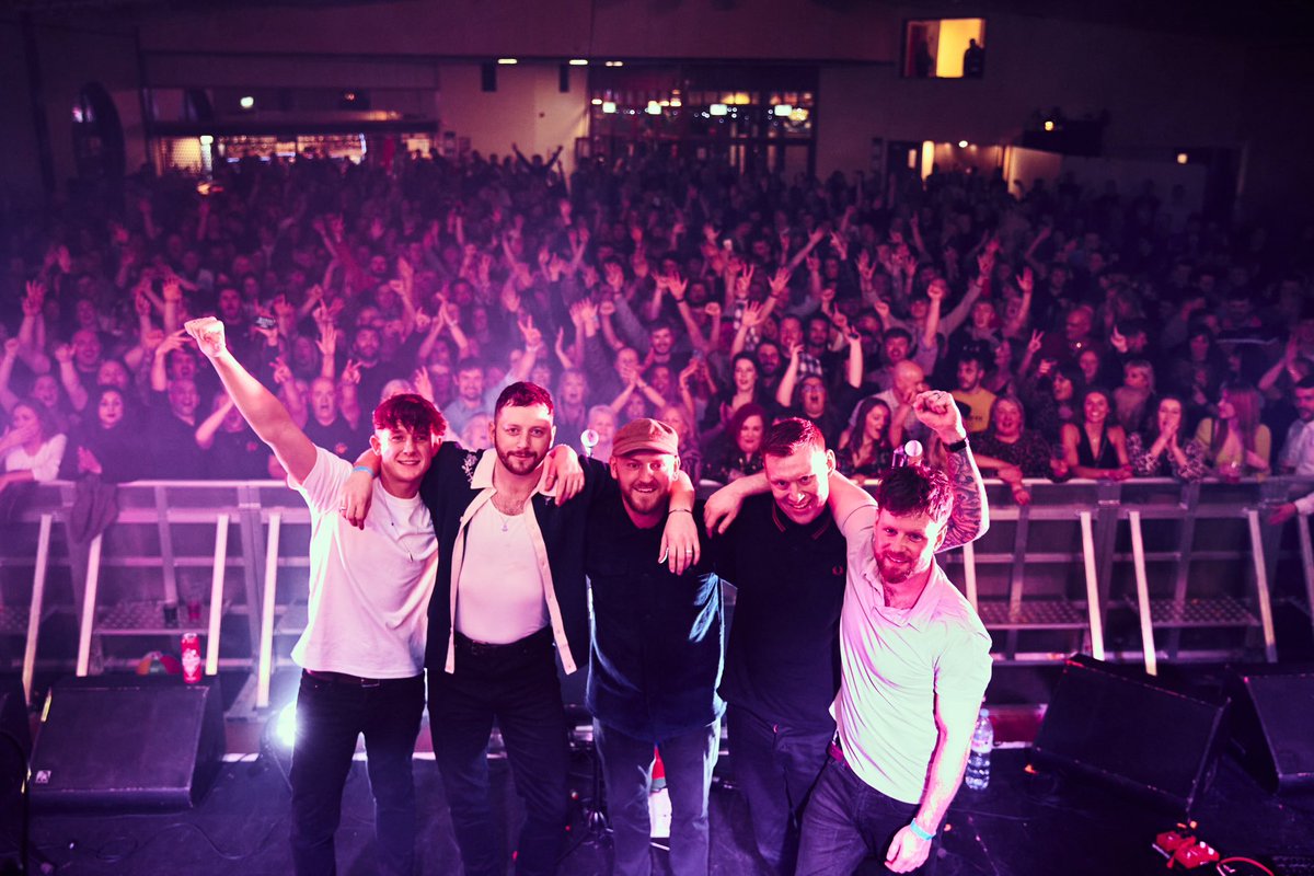 Sunbeam_Band's tweet image. WHAT A NIGHT 

1000 of you bouncing and singing our songs back to us! 

Some serious support for our sold out 
hometown show! 

Best night of our lives! 

Up the beam 🌞