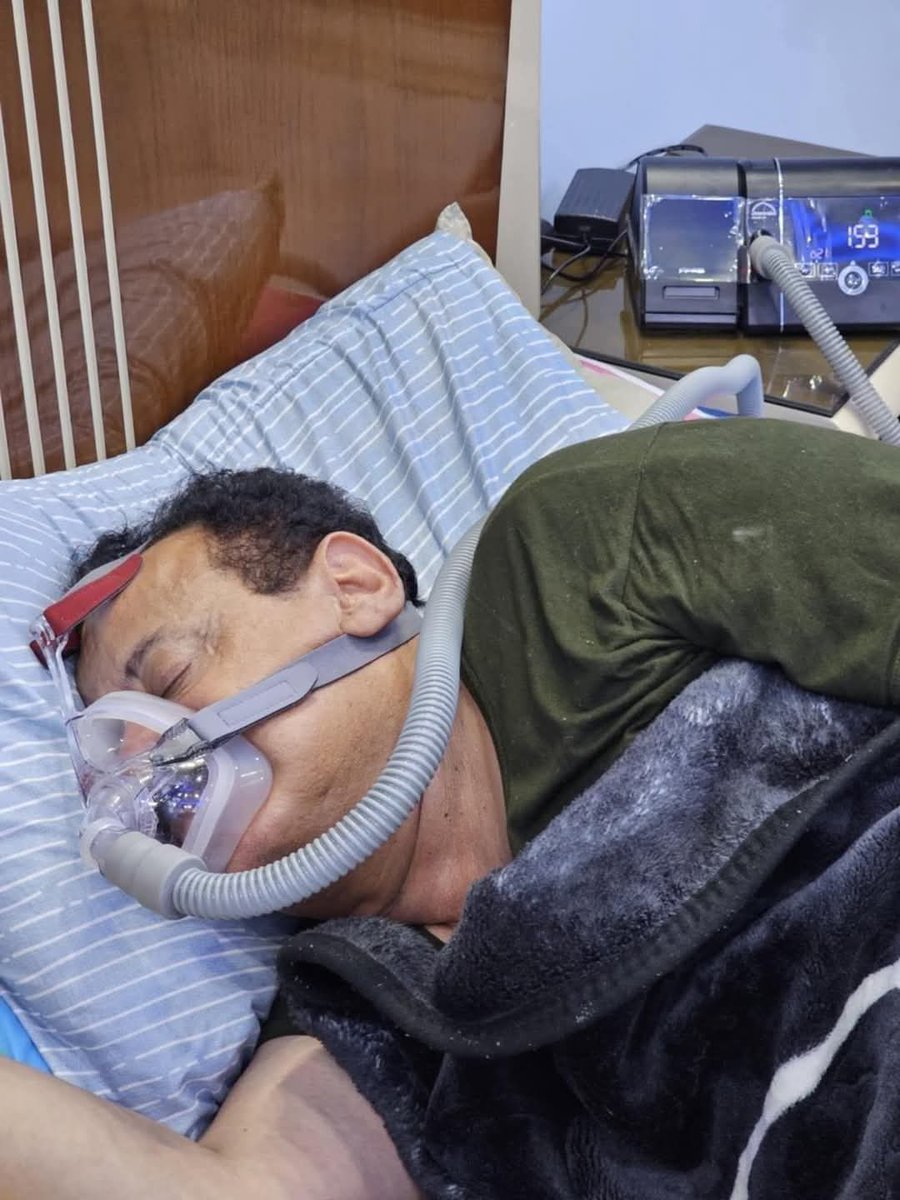 اطالب من كل احرار وحرائر اليمن اطلاق حملة تبرع شعبية لانقاذ حياة نائب الشعب المناضل البطل احمد سيف حاشد :

نائب الشعب كل الشعب اليمني من ميدي الى المهرة ومن صعدة الى خليج عدن ،حياته في خطر يعاني من عدة امراض اخطرها عدم استطاعته النوم الا لساعة واحدة بجهاز تنفس بسبب ورم بالحنجرة