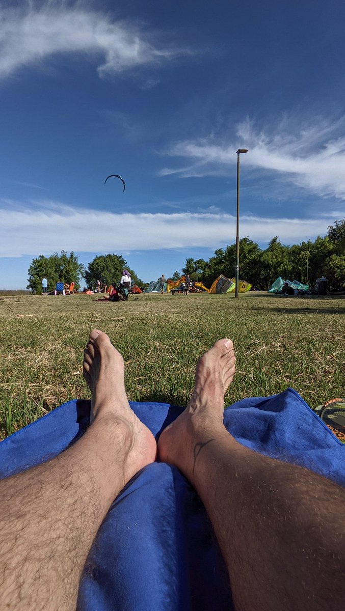 tincho_cho's tweet photo. Pies y kites! https://t.co/IawtRbsmWl