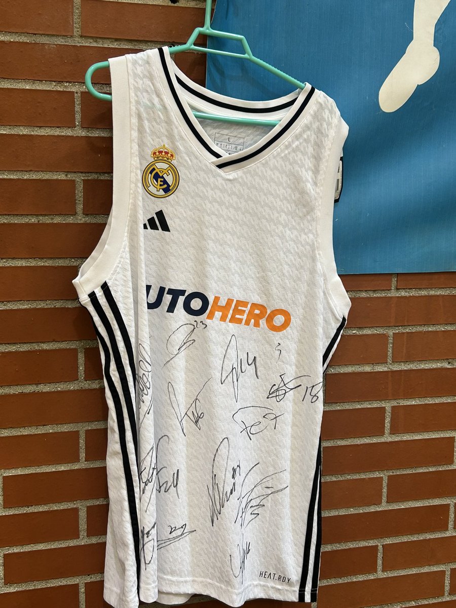 Gracias al <a href="/abmostoles/">ABM</a> por dejarnos pasar un rato con ellos y estar en el XXII Torneo Benéfico “Una Canasta Solidaria” que se ha celebrado en el pabellón de Los Rosales.

Torneo a beneficio de <a href="/CruzRojaMostole/">Cruz Roja Móstoles</a> gracias por su implicación, enhorabuena por la excelente organización.