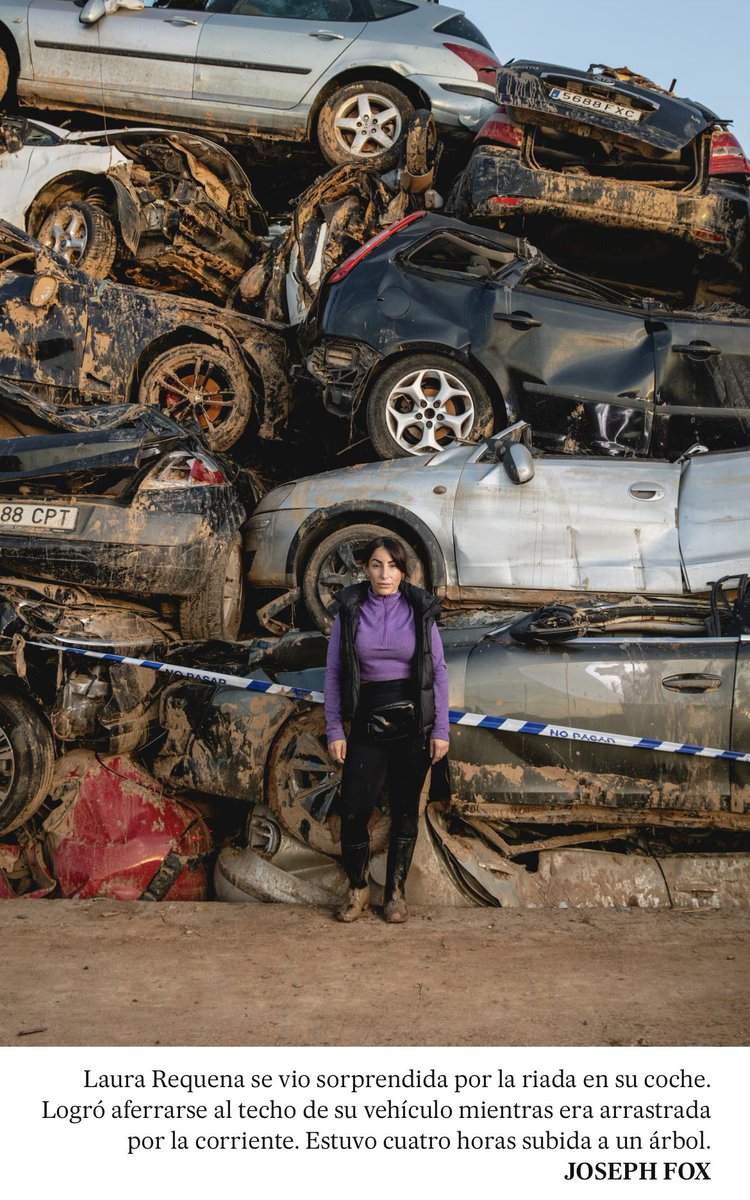 NachoCarretero's tweet photo. A las 10 de la mañana empezó a llover en la Sierra de las Cabrillas, a 50 kilómetros de Paiporta. En ese momento María regresaba del gimnasio, Laura cogía el coche para ir a Valencia y Valentina le enviaba un audio a su padre quejándose de tener que ir a trabajar con alerta roja. https://t.co/e6CtECjfEf