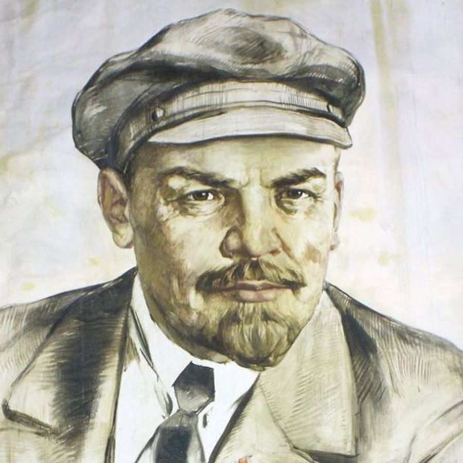 "Последняя война дала горькую, мучительную, но серьезную науку русскому народу-организовываться, дисциплинироваться, подчиняться, создавать такую дисциплину, чтобы она была образцом. Учитесь у немца его дисциплине,иначе мы-погибший народ и вечно будем лежать в рабстве"
В.И. Ленин