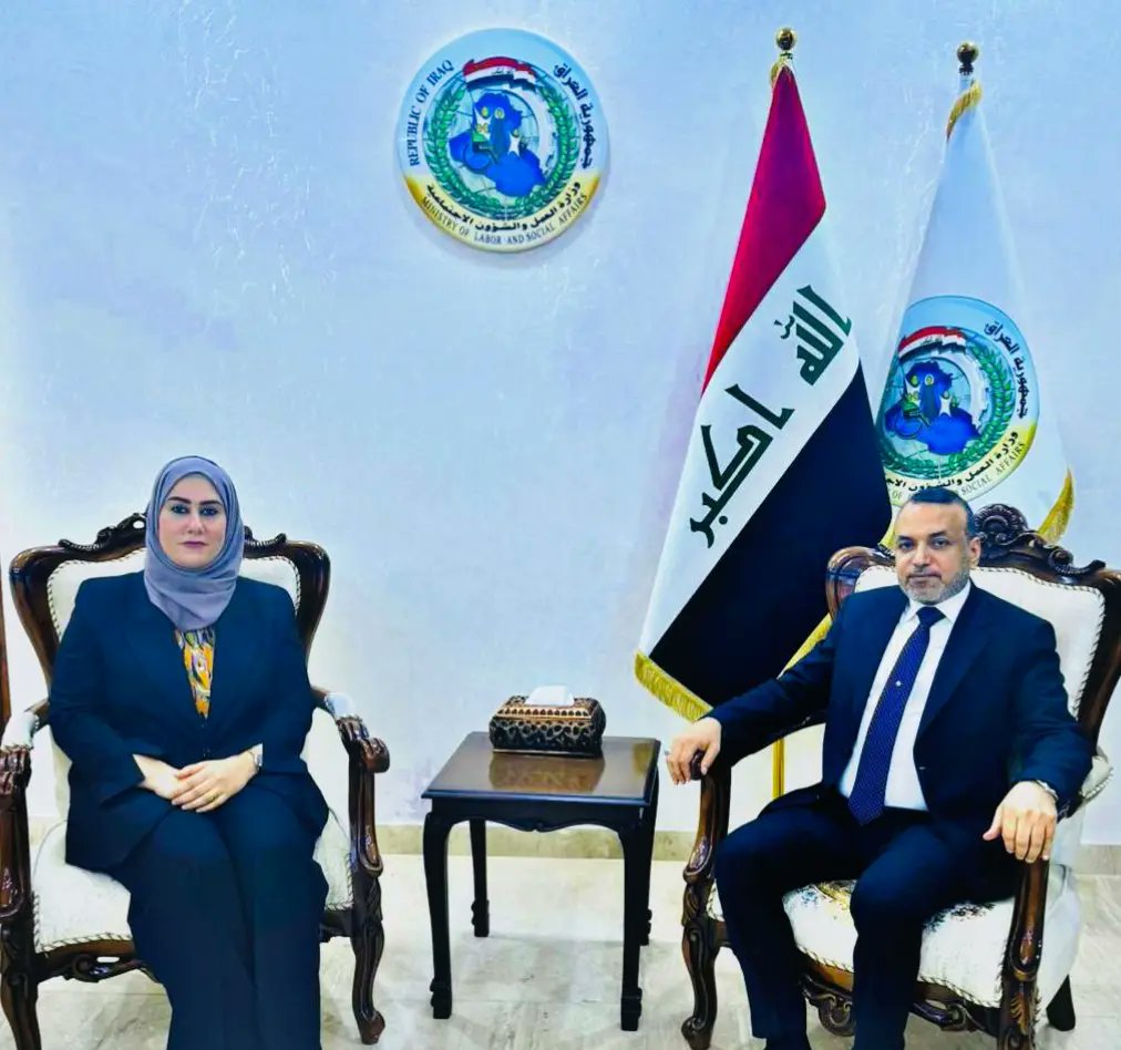 من لطف الله على عبده ان يجعله سبباََ لقضاء حوائج الناس وخدمتهم ..
 
 لقائنا اليوم مع معالي وزير العمل والشؤون الاجتماعية السيد احمد الأسدي لإيصال رؤيتنا فيما يخص :
 استحصال موافقة معالي السيد  الوزير على شمول أعداد جديدة ضمن رواتب شبكة الحماية الاجتماعية والمعين المتفرغ ..