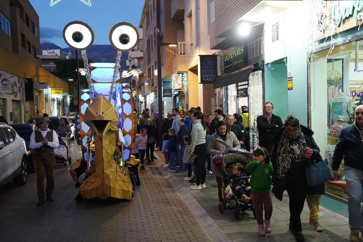 Angelesdetrapo's tweet photo. Compartimos algunas fotos del pasacalles “Mi gran caracol” que nos hicieron en El Ejido (Almería) 🐌 

📸 El Ejido Es Mi Prioridad

Cultura El Ejido

#teatro #títeres #marionetas #espectáculo #show #cultura #actividadesinfantiles #actividades #actividadesenfamilia https://t.co/Heu540kVrU